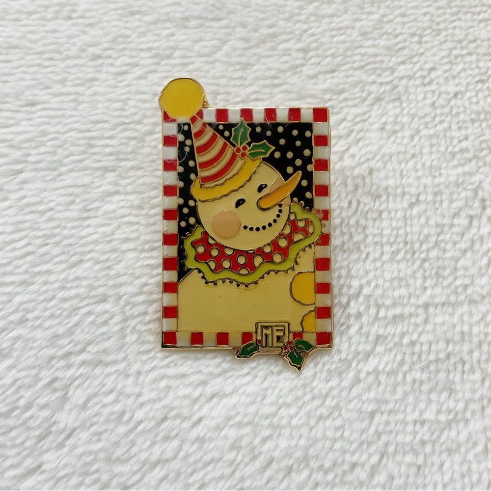 Mary Engelbreit Snowman Pin Enamel Holiday Lapel Brooch ME Christmas Collectible